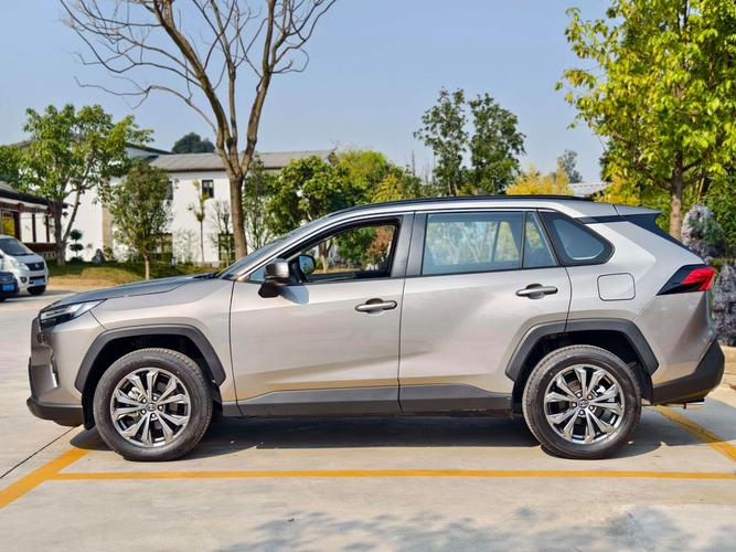 2023版丰田荣放最新款 丰田荣放2021年会出新款