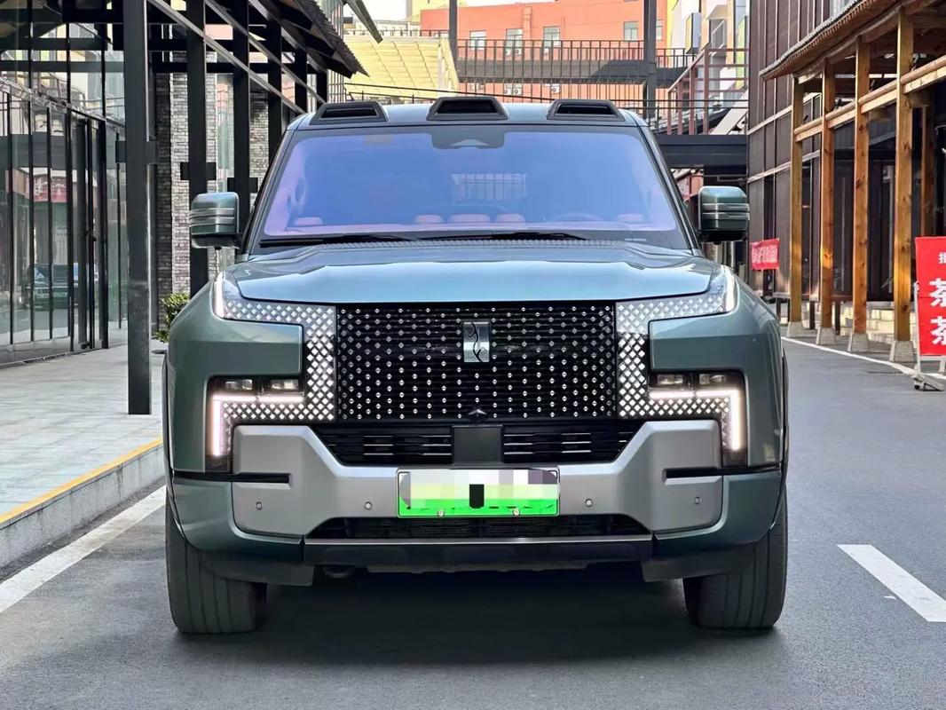 比亚迪仰望u8图片(比亚迪u6图片报价及价格)